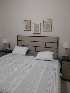 3 bedrooms, iron/ironing board, bed sheets