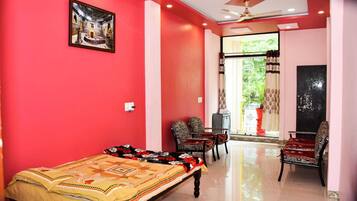 2 Schlafzimmer, Bügeleisen/Bügelbrett, Bettwäsche