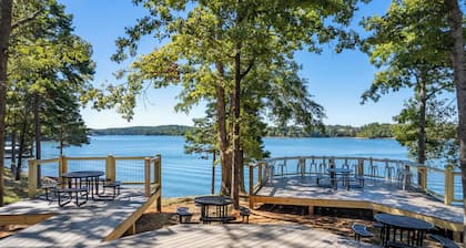 Lakefront Haven with Pool – 5 Minutes to College Avenue!