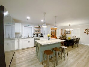 Dining - monthly 40% discount, hartwell lake side home & pet (Hartwell)