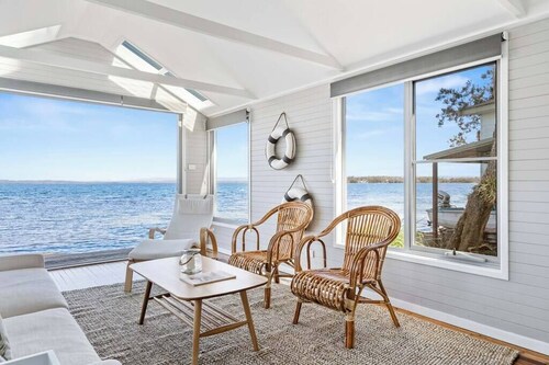 Waterfront Luxury Residence 9 min from Hyams Beach