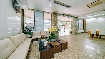 Coin salon dans le hall