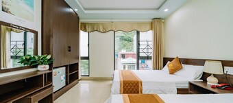 Phuong Dong Hotel