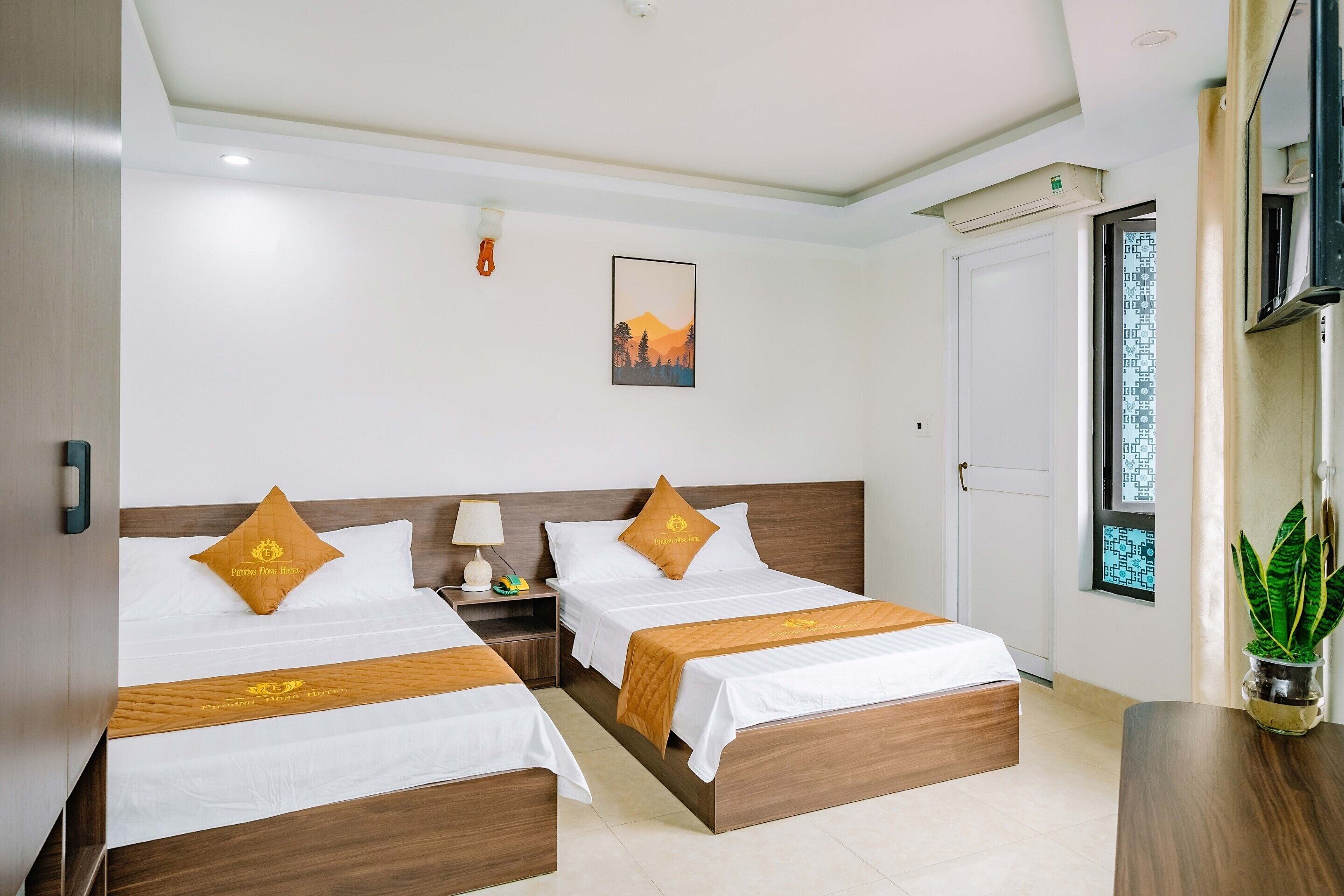 Down comforters, desk, free WiFi, bed sheets