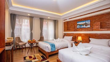 Habitación Deluxe con 2 camas individuales, 1 cama individual grande | Vista desde la habitación