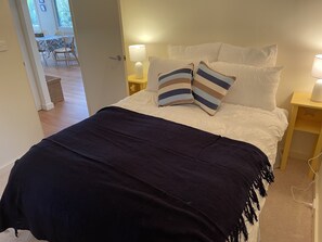 3 bedrooms, iron/ironing board, WiFi - The Sundeck Cottage -  Clareville Beach (Clareville)