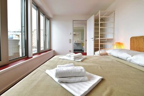 2 Schlafzimmer, Zimmersafe, Schreibtisch, Bügeleisen/Bügelbrett