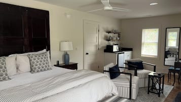 4 bedrooms, desk, free WiFi, bed sheets