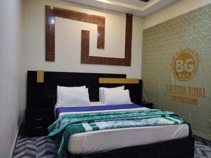 Soundproofing, iron/ironing board, free WiFi - Shelton Royal Hotel (Multan)