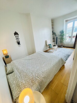 1 chambre, fer et planche à repasser, Wi-Fi, draps fournis