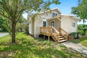 Exterior - Autumn Grove: Downtown - 10 minutes to the beach! (Downtown St. Augustine)