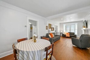 Interior - Autumn Grove: Downtown - 10 minutes to the beach! (Downtown St. Augustine)