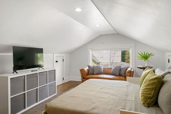 3 Schlafzimmer, Schreibtisch, Bügeleisen/Bügelbrett, WLAN