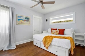 3 bedrooms, desk, iron/ironing board, WiFi