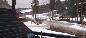 Nabo til Skisenteret, Lekeplass og Flott Natur