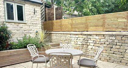 Delightful detached 2 bedrooms 2 en-suites cottage in the heart of the Cotswolds