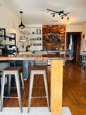Fridge, microwave, oven, stovetop - Farmhouse on Ranch! Mountains, Horses & Cattle (Luray)