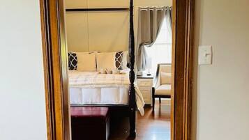 4 bedrooms, desk, iron/ironing board, travel crib