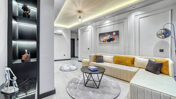 Comfort Apartment, 1 Double Bed, Non Smoking, City View | 1 bedroom, blackout drapes, soundproofing, iron/ironing board