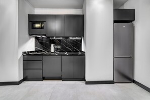 Comfort Apartment, 1 Double Bed, Non Smoking, City View | Private kitchen | Full-size fridge, microwave, stovetop, dishwasher