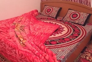 Kamar Double Standar | Wi-Fi gratis dan seprai linen