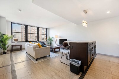 2BR Downtown Luxury Getaway