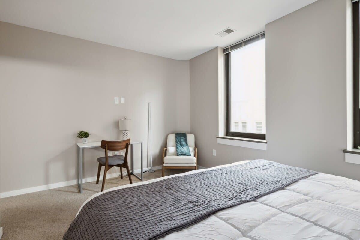 2 多间卧室、办公桌、熨斗/熨衣板、旅行婴儿床