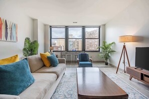 Smart TV, offices - 2BR Downtown Luxury Getaway (Detroit)