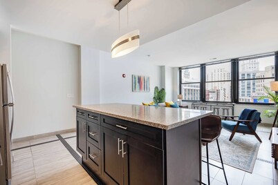 2BR Downtown Luxury Getaway