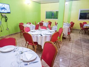Daily continental breakfast (XAF 1500.00 per person)