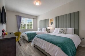 4 slaapkamers, een strijkplank/strijkijzer, reisbedje, wifi