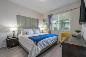 4 habitaciones, tabla de planchar con plancha, cuna de viaje y wifi 