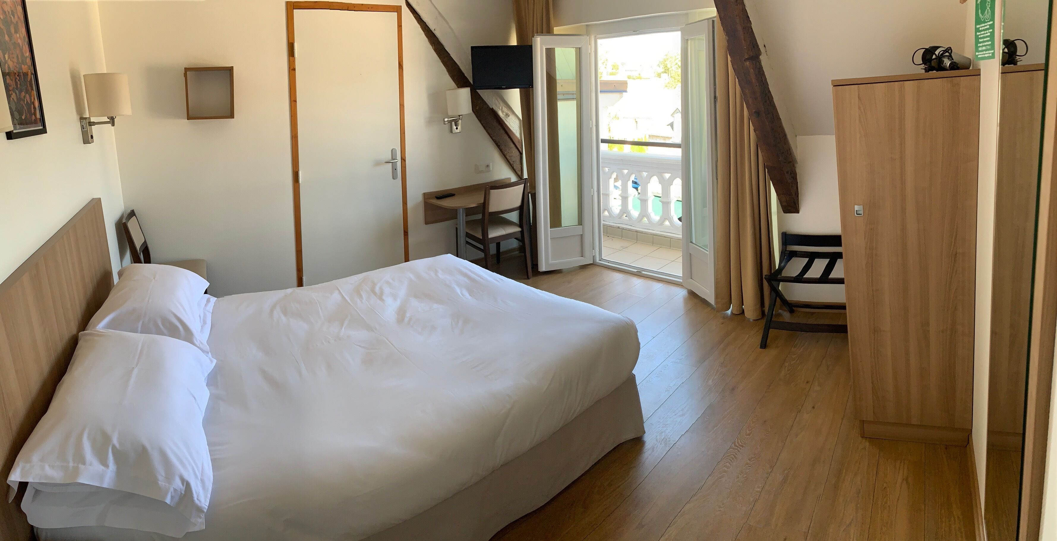 Chambre Double Premium | Literie de qualité supérieure, bureau, Wi-Fi gratuit, draps fournis