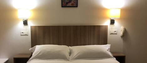 Premium bedding, desk, free cribs/infant beds, free WiFi