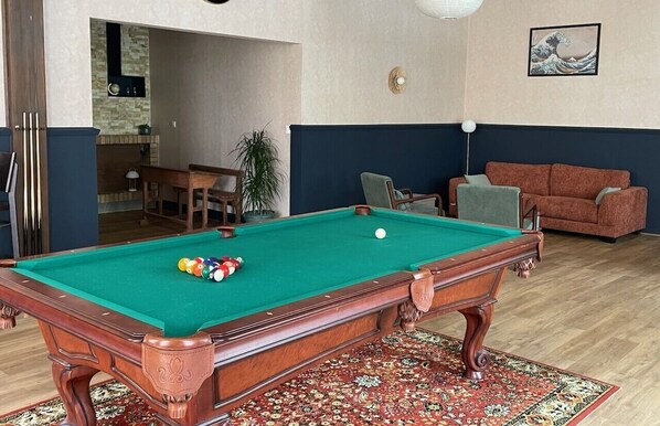 Télévision à écran plat de 82 cm avec chaînes numériques, jouets