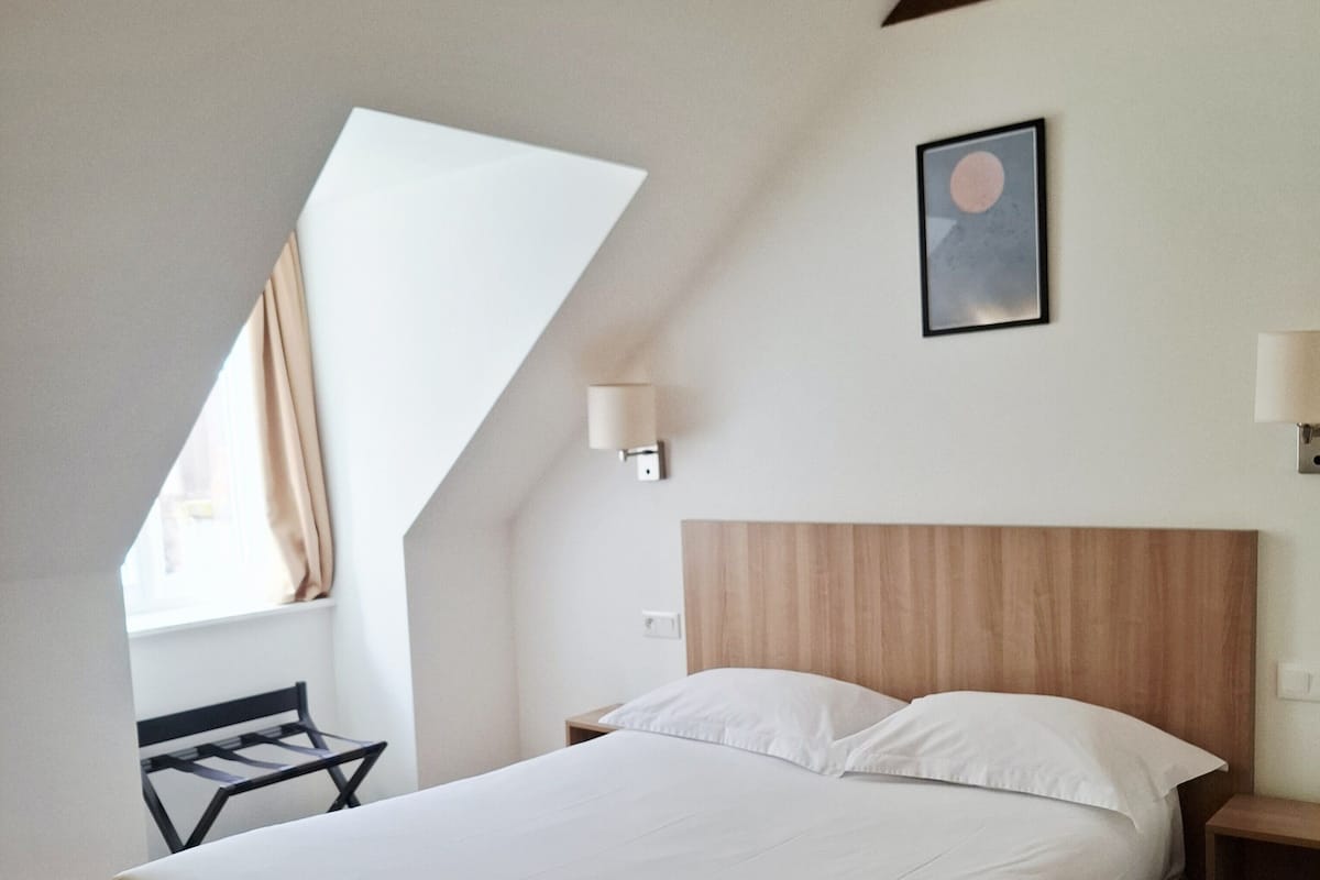 Comfort Double Room | Premium bedding, desk, free WiFi, bed sheets