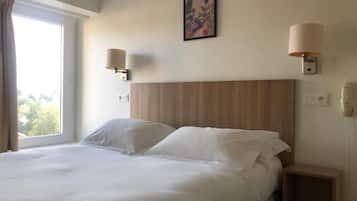 Premium bedding, desk, soundproofing, free WiFi