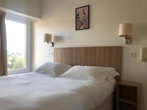 Premium bedding, desk, soundproofing, free WiFi - Le grand hôtel ussel (Ussel)