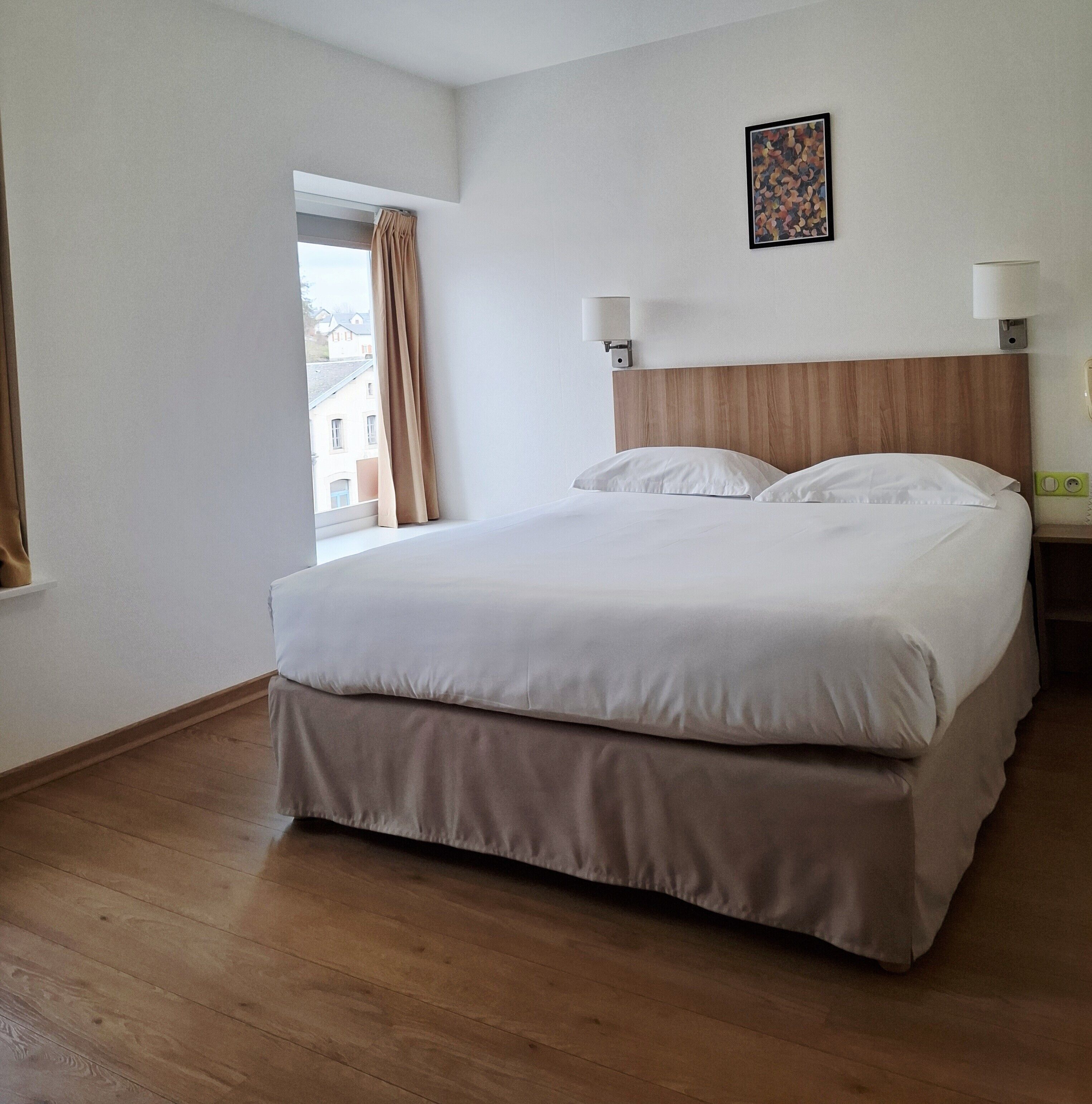 Literie de qualité supérieure, bureau, Wi-Fi gratuit, draps fournis