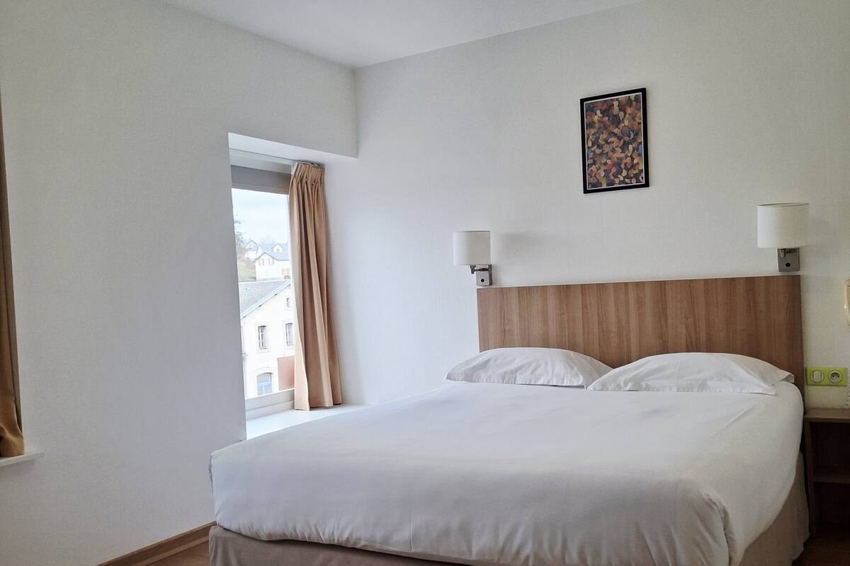 Premium bedding, desk, free WiFi, bed sheets