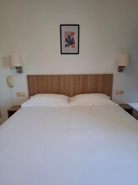 Literie de qualité supérieure, bureau, Wi-Fi gratuit, draps fournis