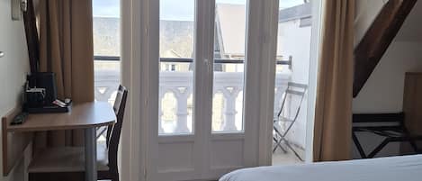 Ropa de cama de alta calidad, escritorio, insonorización y wifi gratis