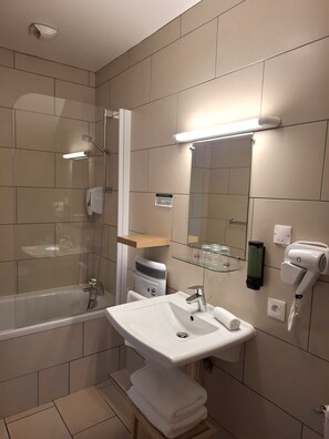 Comfort Double Room | Bathroom | Hair dryer, towels, soap, shampoo
