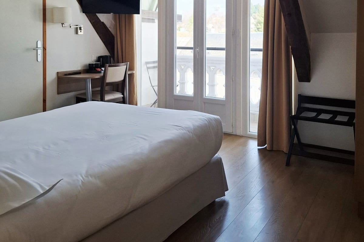 Premium Double Room | Premium bedding, desk, free WiFi, bed sheets