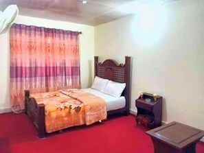 Chambre | 1 chambre, système d’insonorisation, fer et planche à repasser