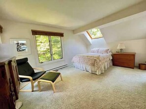 5 bedrooms, desk, iron/ironing board, travel cot - Sunrise Cove (Leland)
