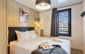 3 bedrooms, iron/ironing board, travel cot, free WiFi