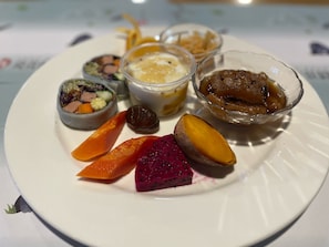 Daily local cuisine breakfast for a fee - Yi-Ching Winery Guesthouse (Shuili)