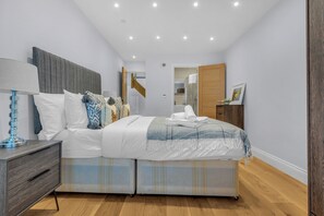 3 bedrooms, desk, laptop workspace, iron/ironing board
