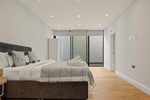 Interior - Three Bed Spacious Apartment in Dalston (London)